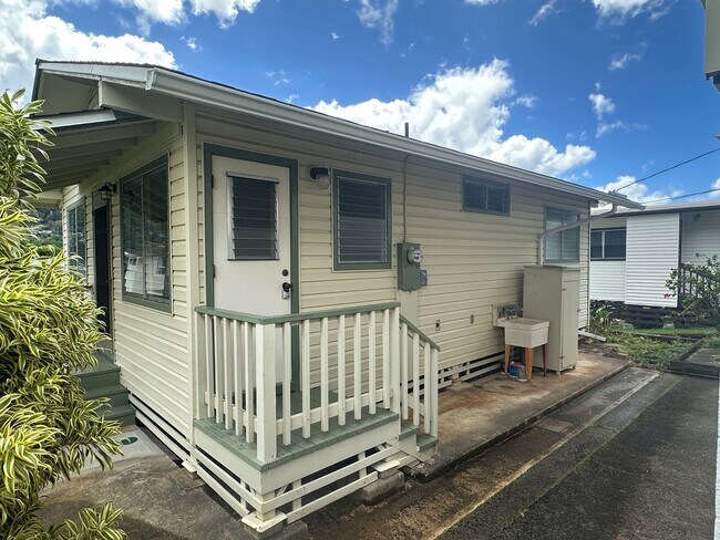 Building Photo - 3313 Manoa Rd