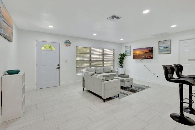 Building Photo - 3837 NE Melba Dr