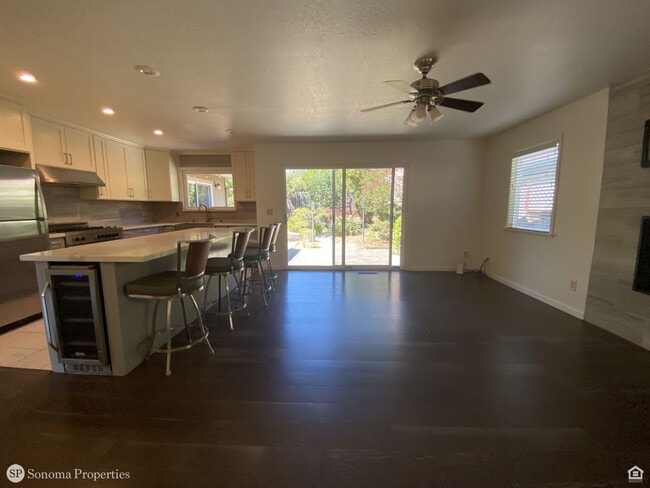 Building Photo - 3bd/2ba Single-Level Home - Close to Downt...
