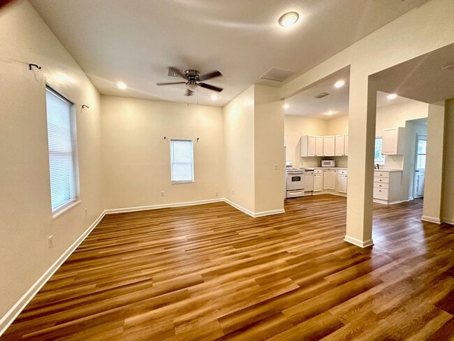 Building Photo - Fernandina Bungalow! Close to Downtown and the beach!