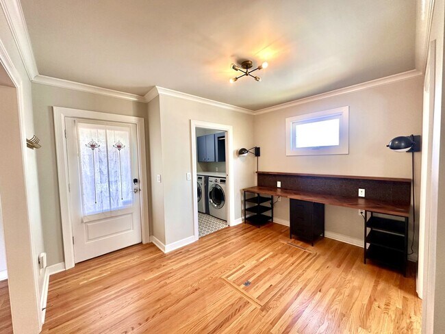 Building Photo - Charming Mid-Tulsa Home