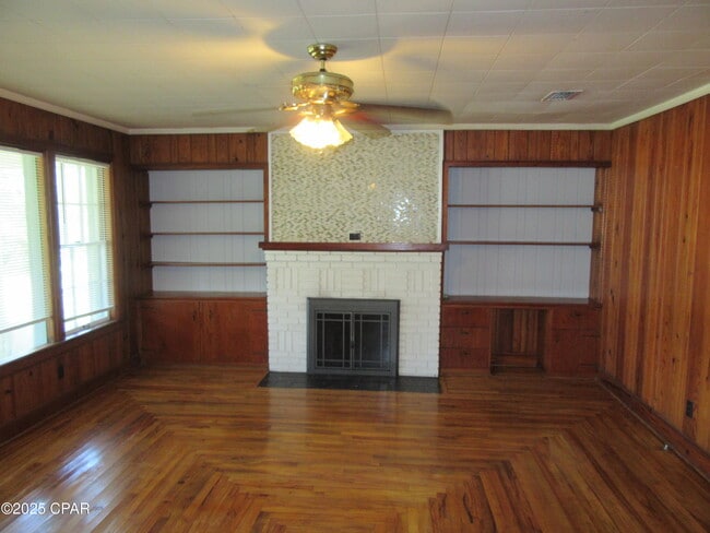Building Photo - 304 Allen Ave