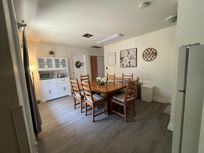 Building Photo - 7327 Sovereign Ct