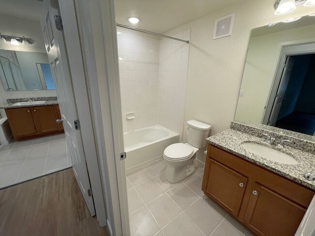 Building Photo - 2 Bedroom Condo in Great Pine Creek Area Location