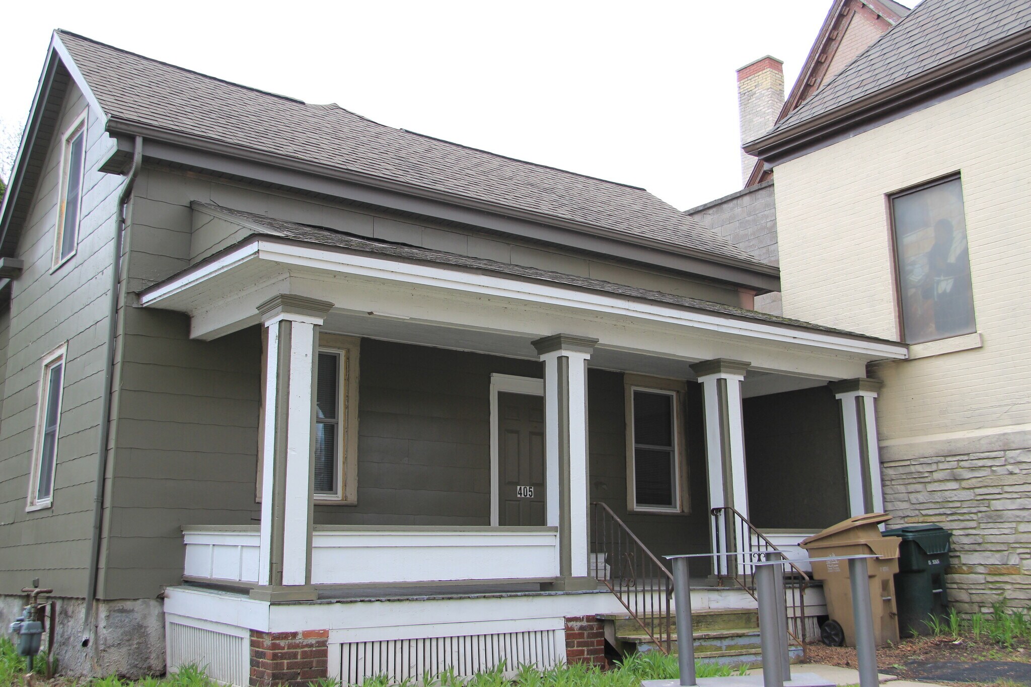 Building Photo - 405 E Washington Ave