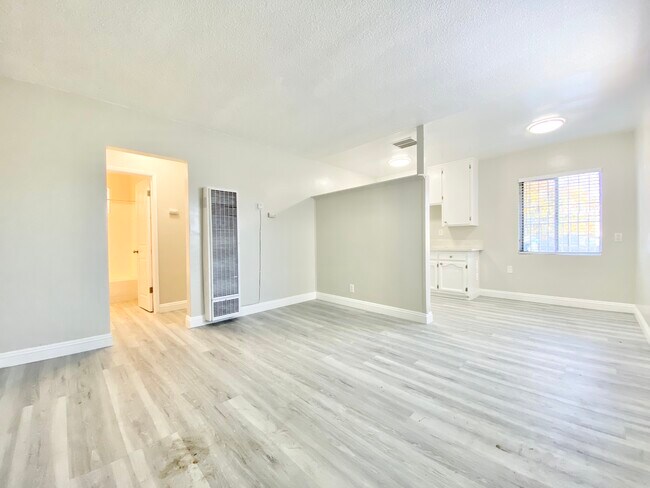 Building Photo - 8911 S Figueroa St