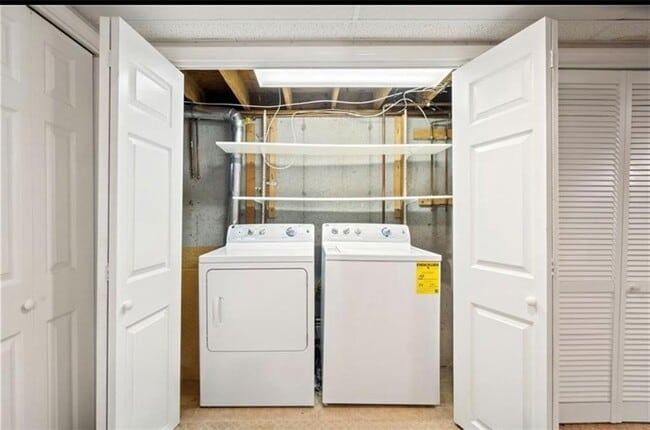 Building Photo - 105 Woodside Dr