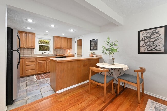 Building Photo - Cozy 2-bedroom 2 bath house in Redmond