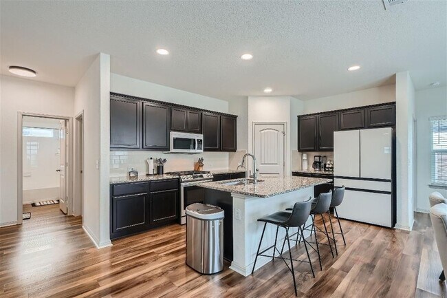 Building Photo - 124 Marienfeld Ln