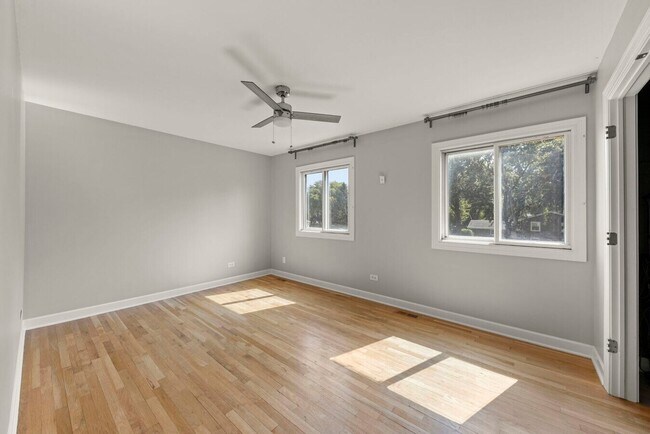 Building Photo - 10S160 Alma Ln