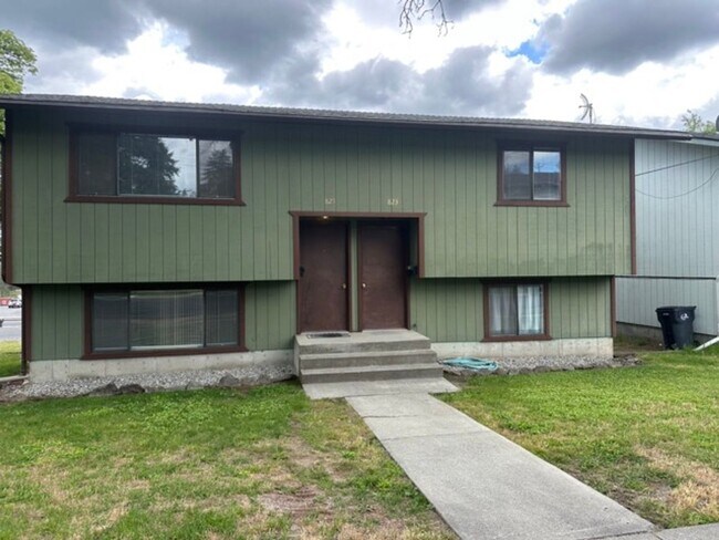 Primary Photo - 823/825 2nd st