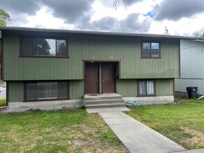 Building Photo - 4979-823/825 2nd St Duplex
