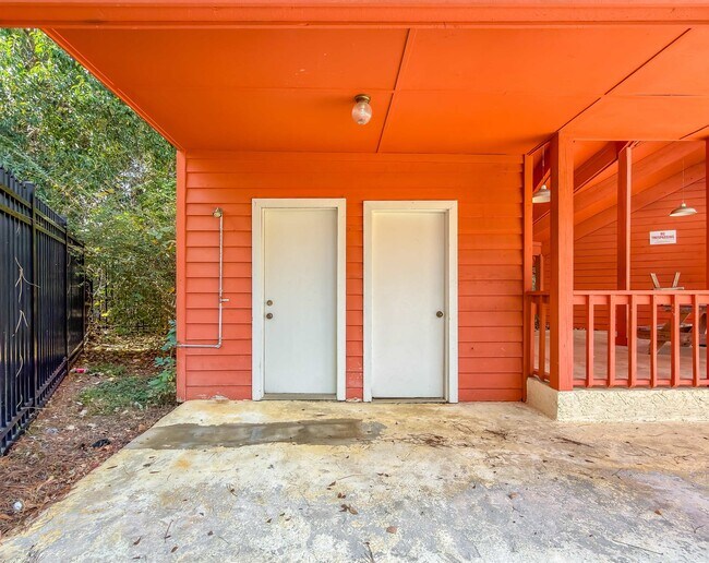 Building Photo - 1104 Greentree Ct