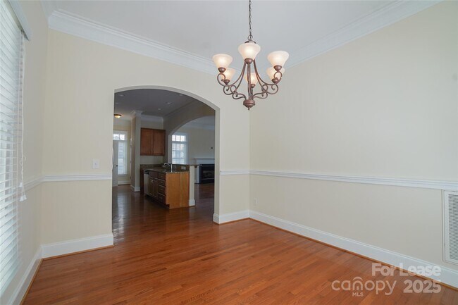 Building Photo - 509 Lees Ct St