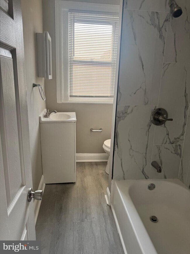 Building Photo - 1945 W Airdrie St