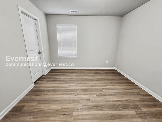 Building Photo - 3 Bed/2.5 Bath Home with Attached Garage / Pet-Friendly / Available Now!