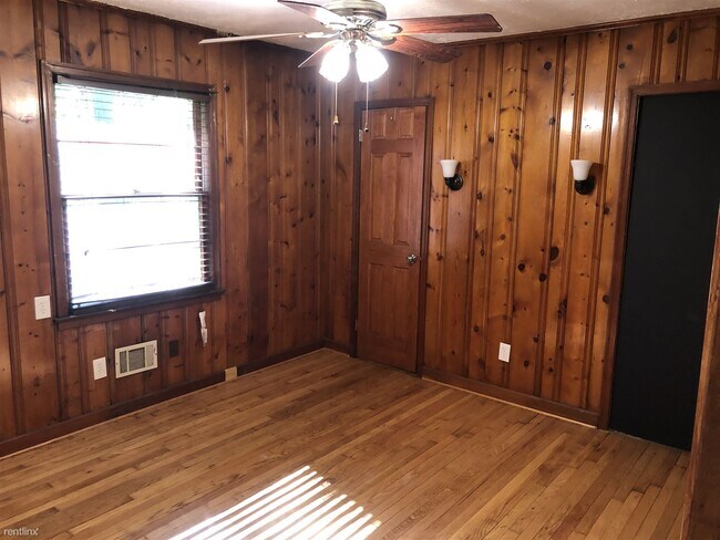 Building Photo - 3 br, 1 bath House - 2550 Graywall Street