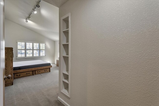 Building Photo - Tons of Space l Great Schools l Prime Sili...