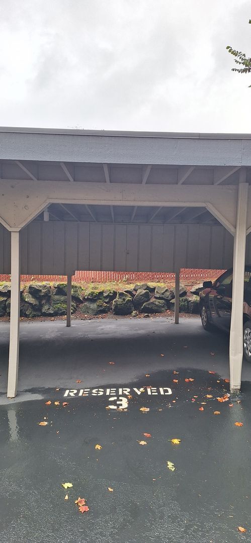 Building Photo - Luxurious 2-Bed, 2-Bath Condo with Spectacular Views and Designer Upgrades in Kirkland!!