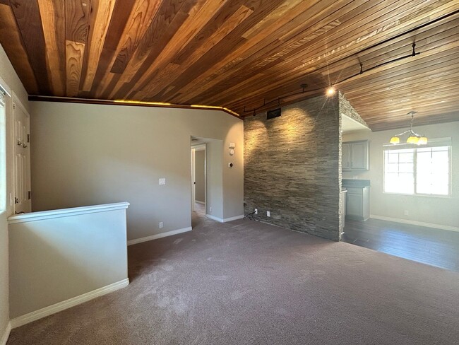 Building Photo - Beautiful 2BD/2BA W/ A/C and Reserved Parking in Normal Heights!