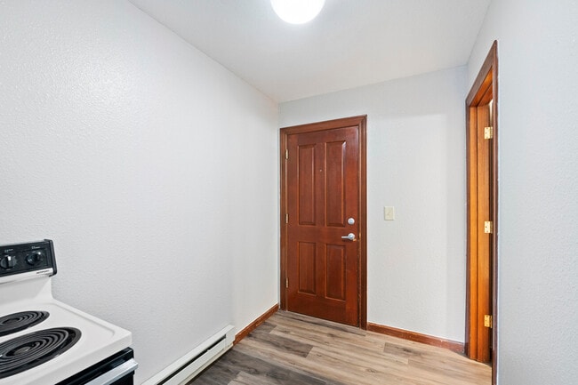 Building Photo - 403 1/2 Garfield St S-19