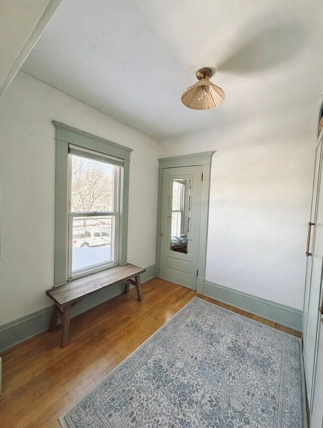 Building Photo - Charming 3bed 1.5bath Home in Saint Paul