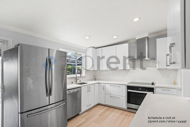 Building Photo - 1114 Lily Ave