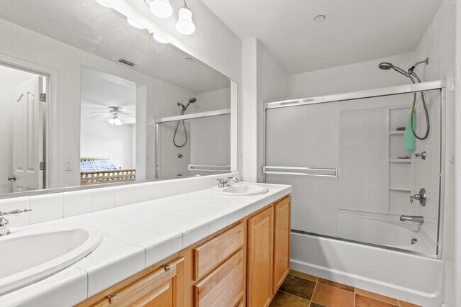 Building Photo - 507 Dante Cir