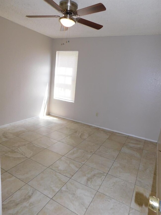 Building Photo - 2223 Katy Ln