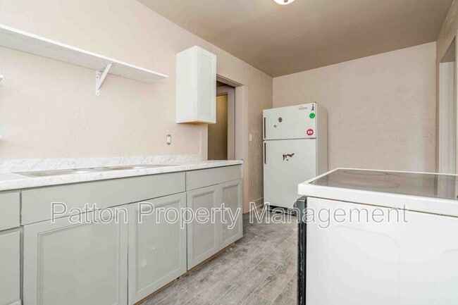 Building Photo - 1111 SW 13th Ave