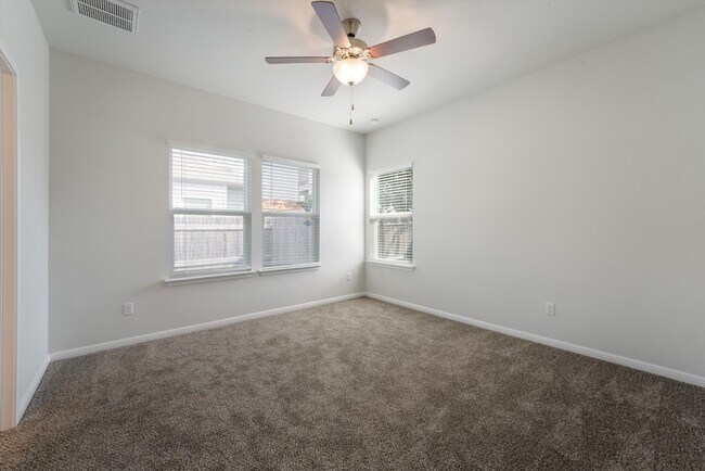 Building Photo - 235 Mossycup Dr