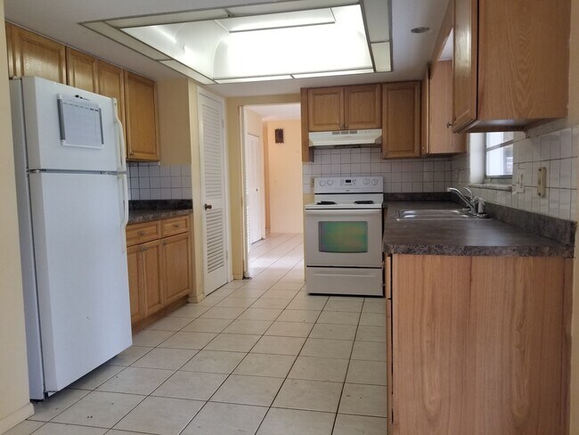 Building Photo - CANAL FRONTAGE / FISH FROM YOUR DOCK