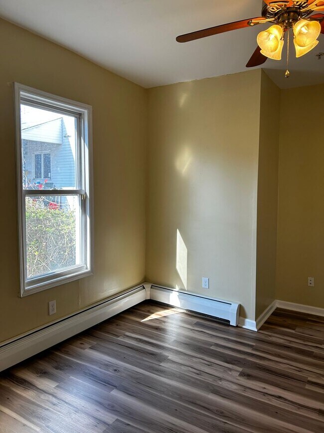 Building Photo - 1326 E Gibson St