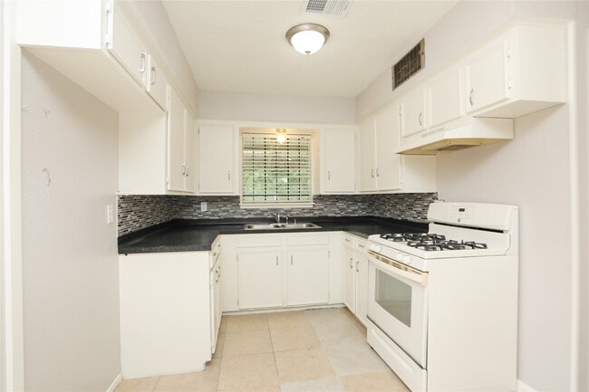 Building Photo - 134 Memory Ln