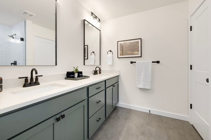 Building Photo - 738 N 5th St