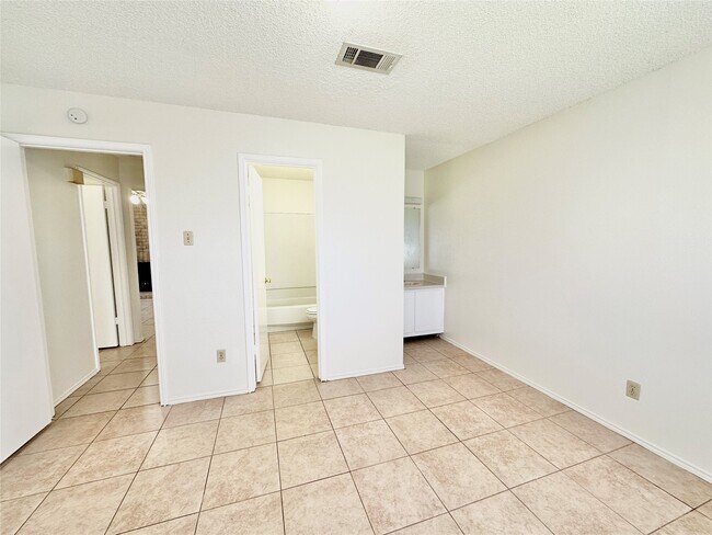 Building Photo - 13753 Sablecrest Dr