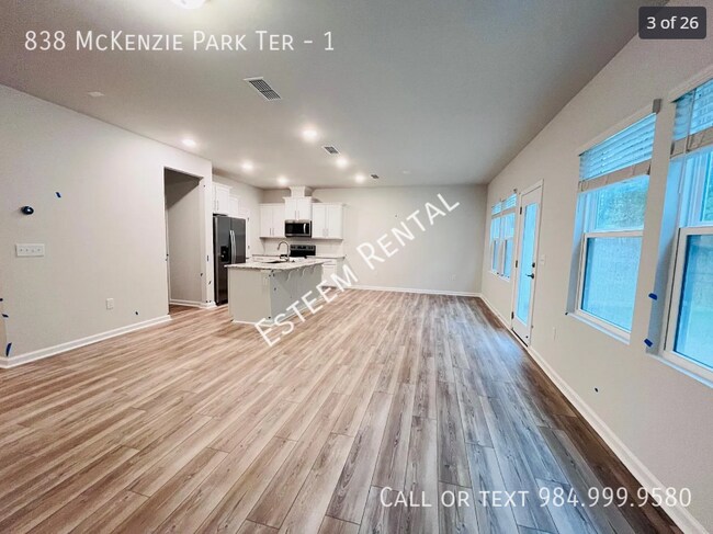 Building Photo - 838 McKenzie Pk Ter