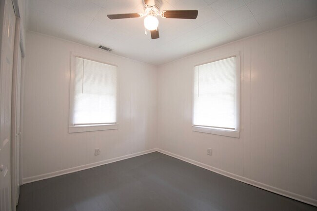 Building Photo - 114 Calvary Dr