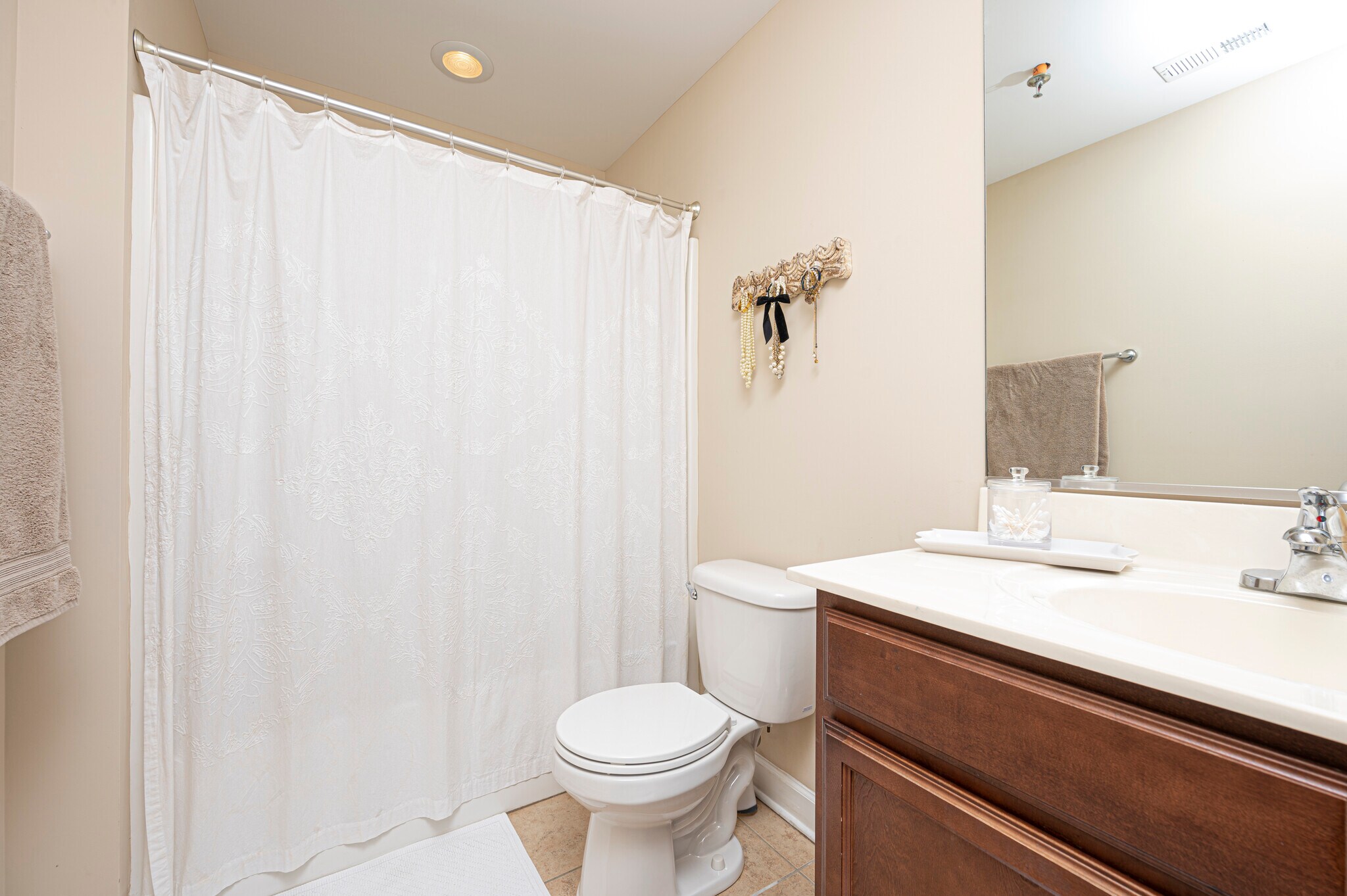 Guest Bathroom - 4757 Tatton Park Cir
