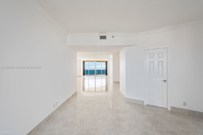 Building Photo - 2 br, 3 bath Condo - 3200 N Ocean Blvd Apt...