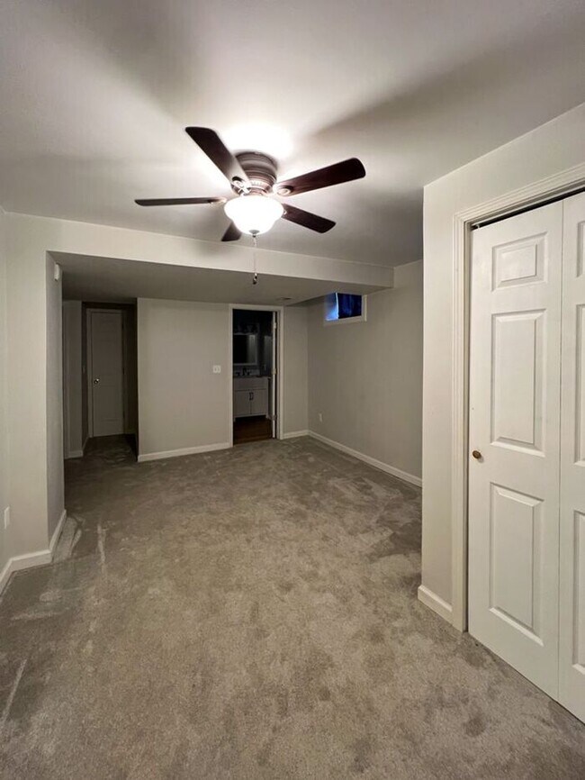 Building Photo - Cozy 3-Bedroom, 4-Bathroom Home in Saint L...