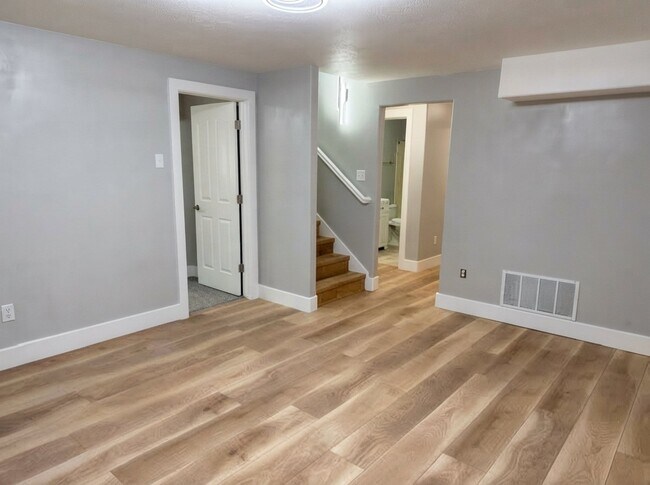 Building Photo - 571 E 300 N