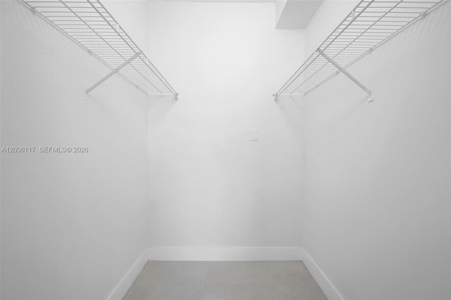 Building Photo - 3255 NE 184th St