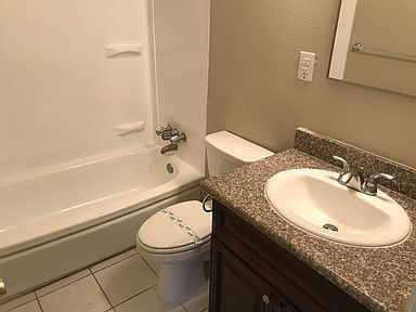 Building Photo - 2750 W Glenrosa Ave