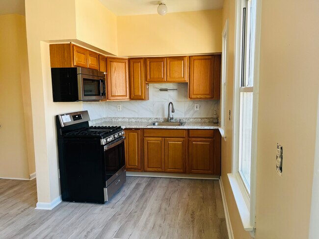 Building Photo - 127 Peck Ave