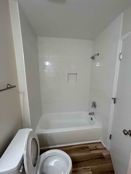 Building Photo - 1023 Hunters Trce