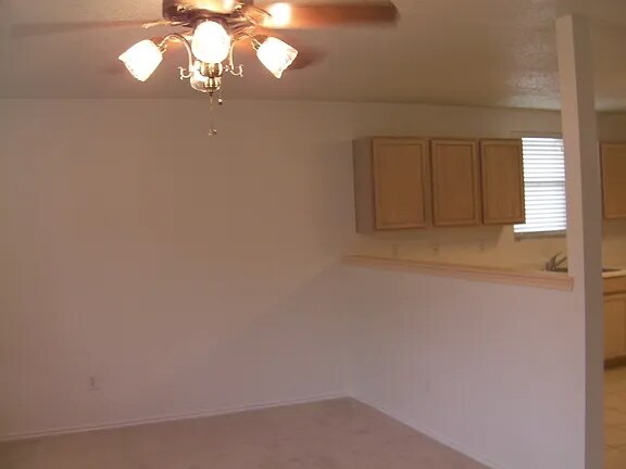 Building Photo - 900 Rose Crystal Way
