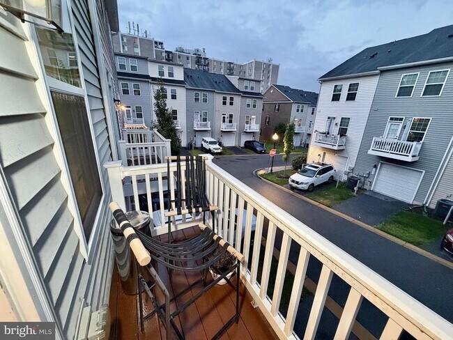 Building Photo - 4812 Crest View Dr