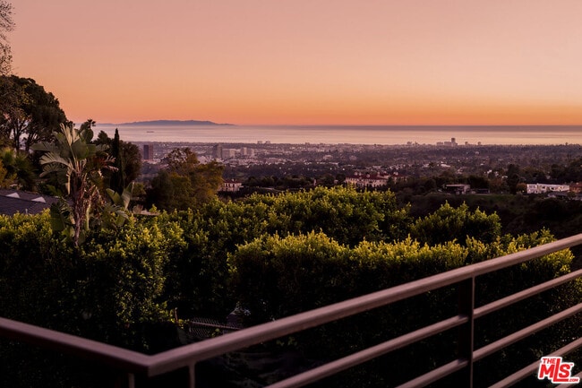 Building Photo - 1030 Somera Rd