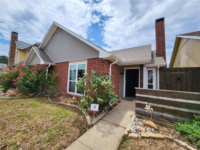 Building Photo - 1029 Wakefield Dr